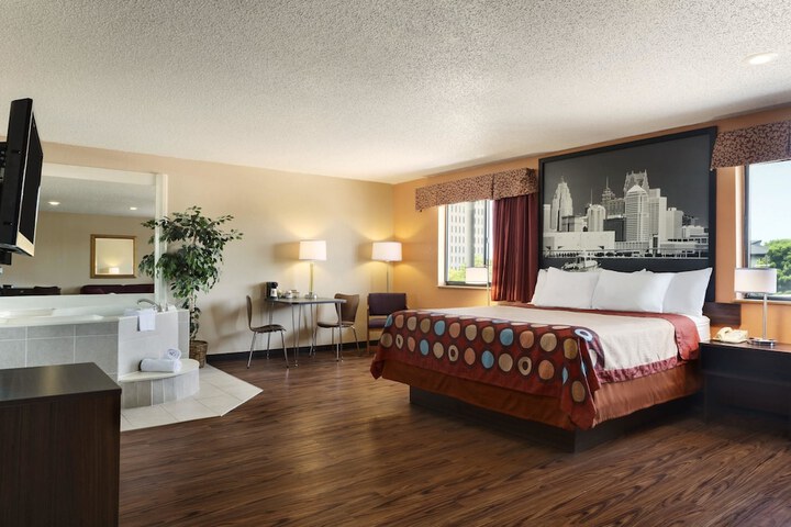 1 King Bed (6 of 7)
