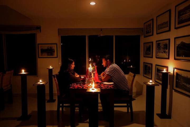 Dining 33 of 52