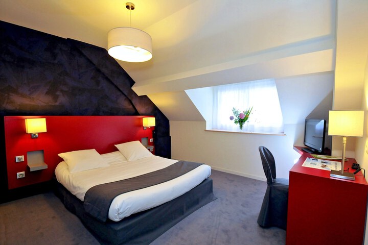 Room 6 of 33