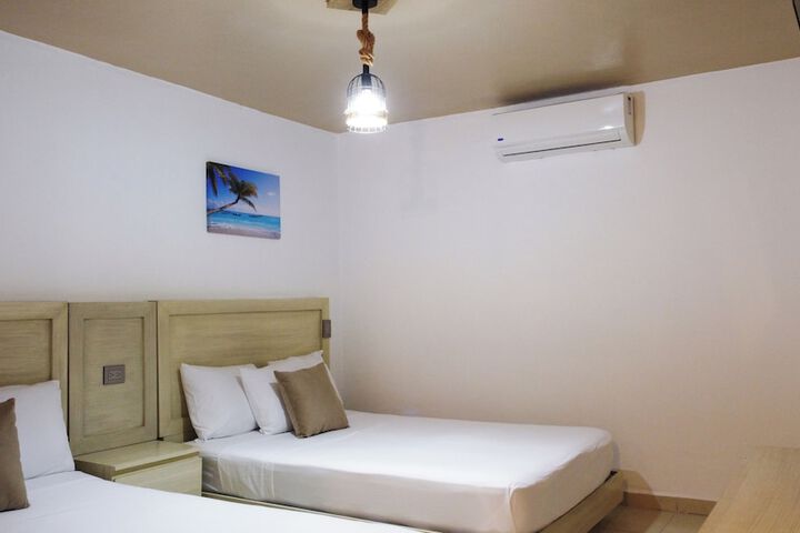 Room 13 of 37