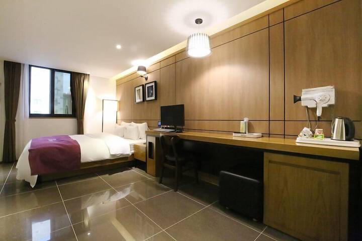 Room 34 of 83