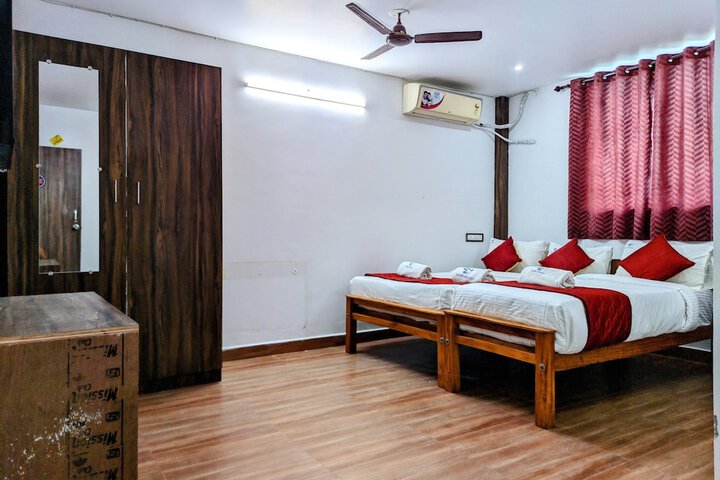 Room 9 of 12