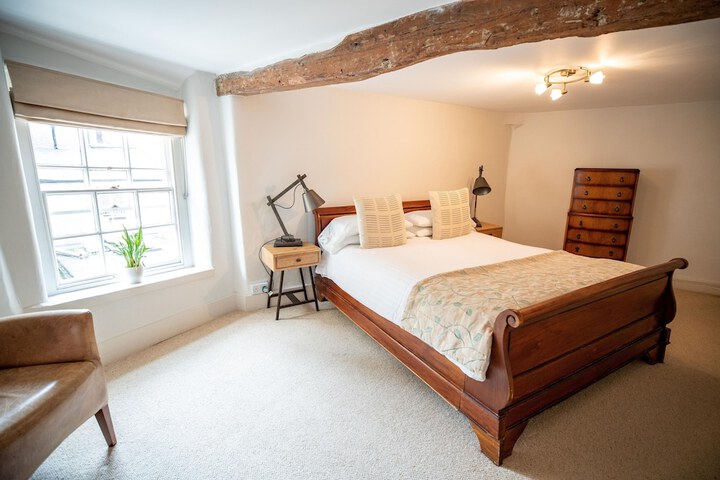Room 13 of 27