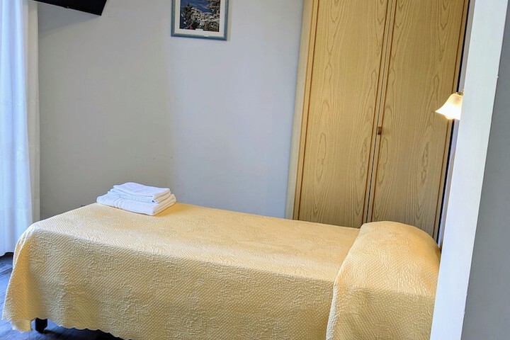 Room 45 of 204