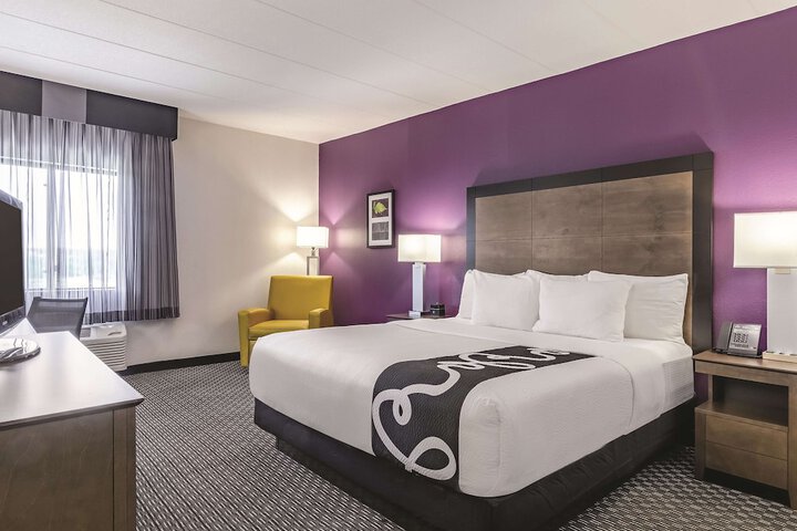1 King Bed (6 of 11)