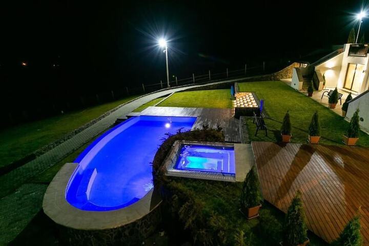 Pool 40 of 63