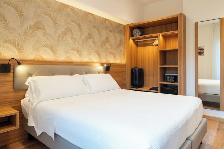 Room 155 of 247