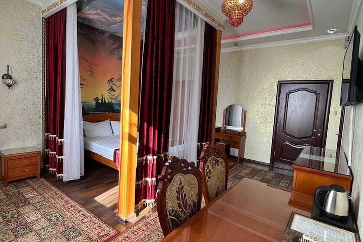 Room 4 of 42