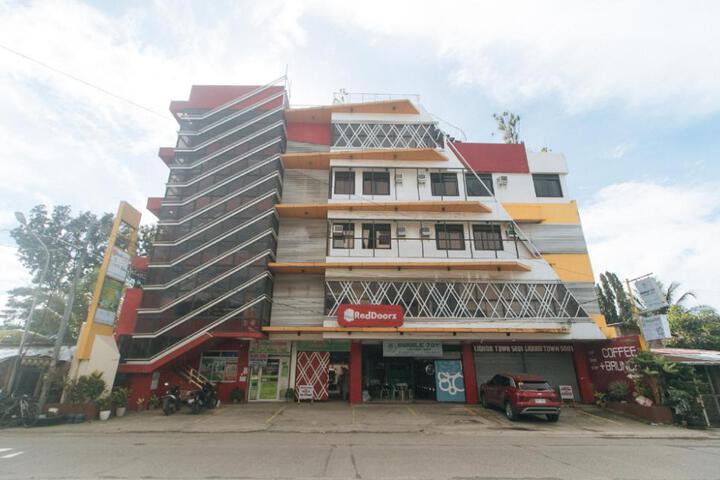 RedDoorz at Benelio Suites Pavia Iloilo