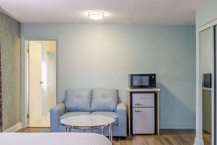 1 King Bed (6 of 12)