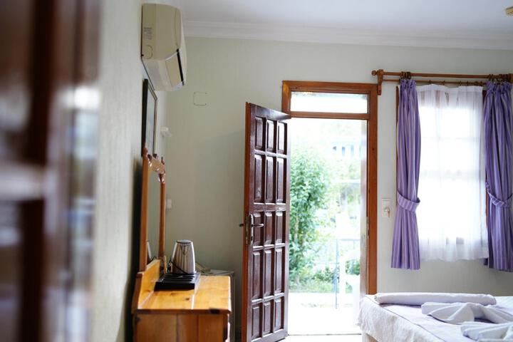 Room 33 of 83