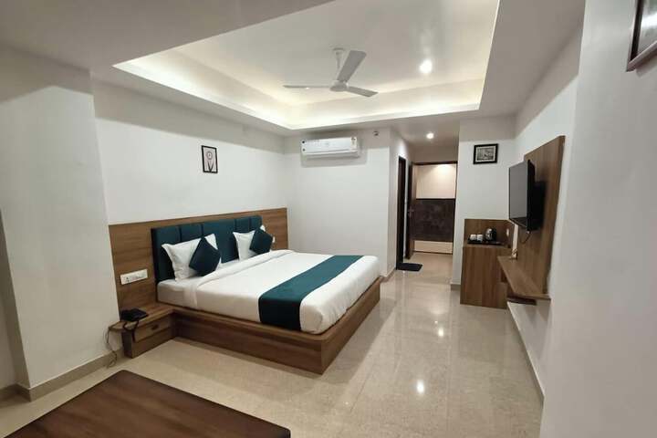 Room 4 of 28