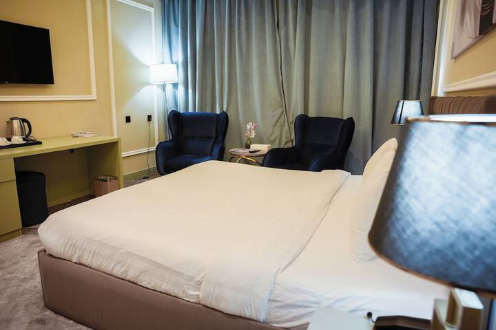 Room 10 of 30