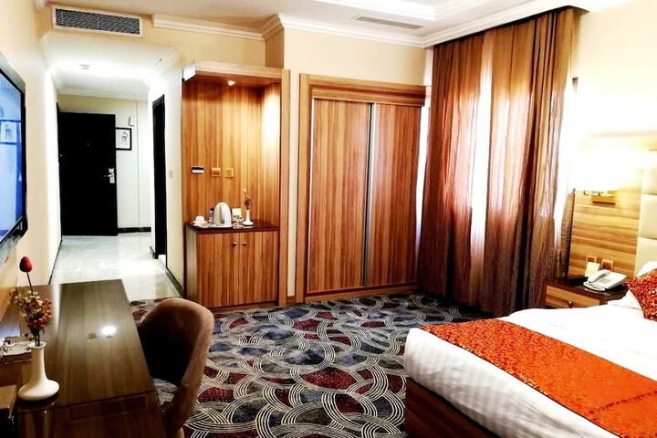 Room 14 of 40