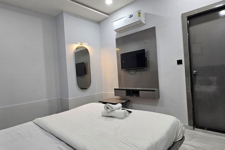 Room 4 of 24