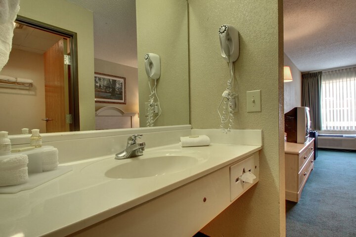 Budget Double Bed (3 of 5)