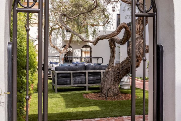 Hotel Exterior 72 of 73