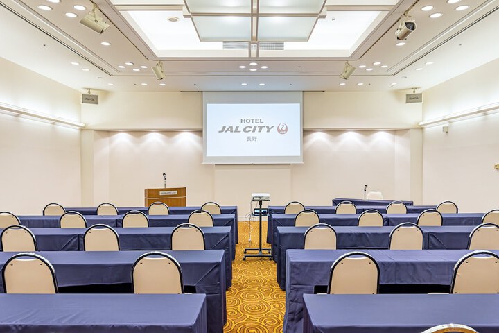 Ballroom/Hall 107 of 120