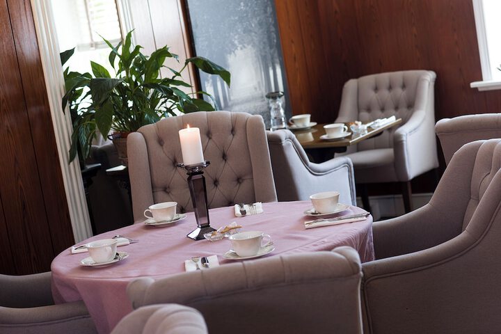 Dining 46 of 56
