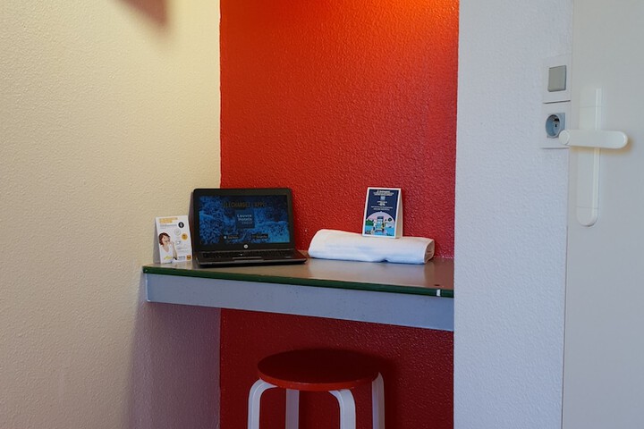Room 6 of 30