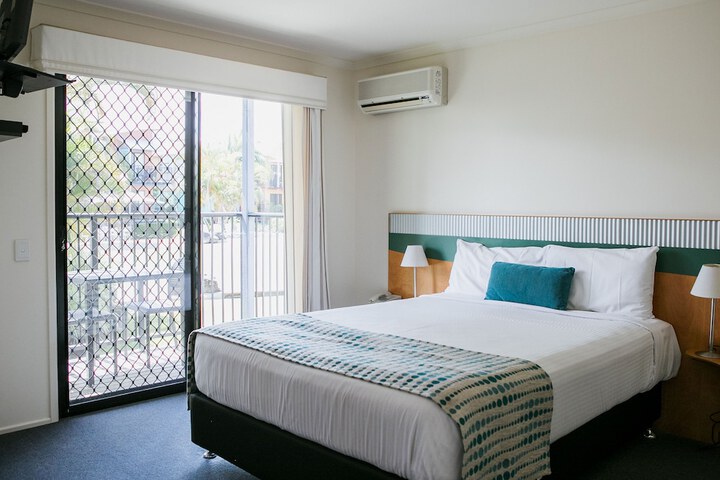 Room 4 of 40