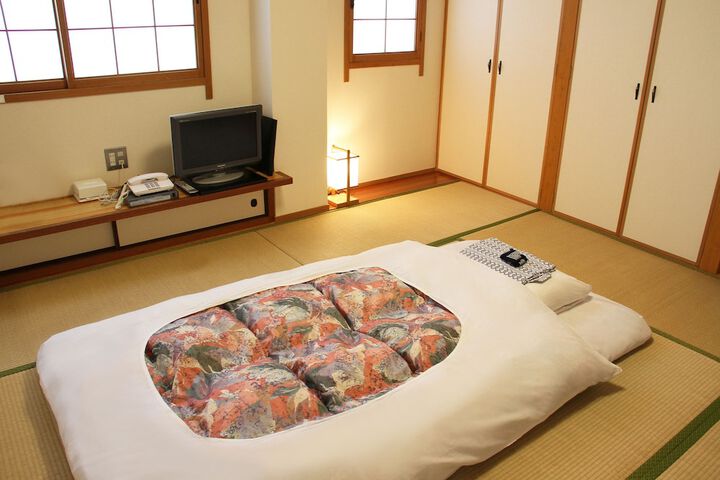 Room 4 of 27