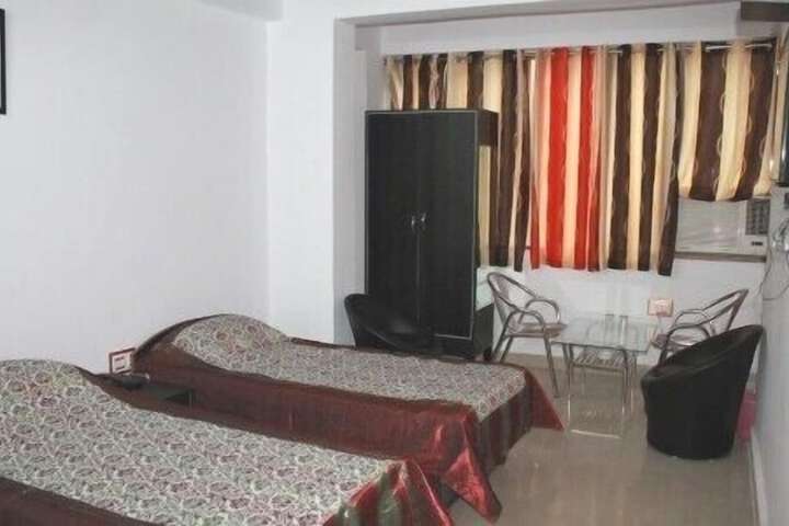 Room 5 of 18
