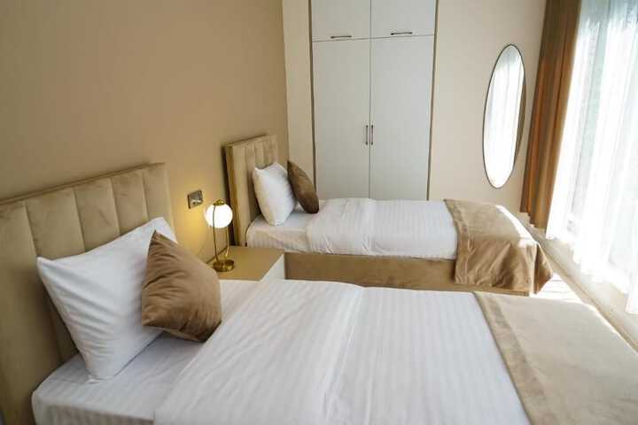 Room 9 of 18