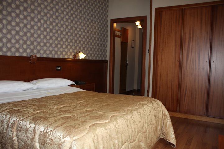 Room 21 of 87