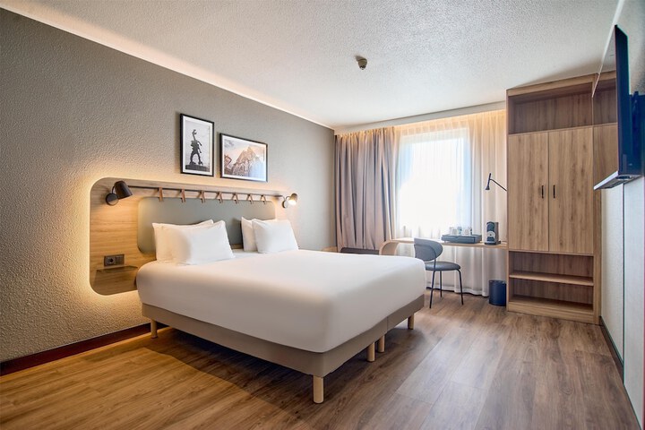 Room 26 of 80