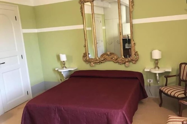 Room 5 of 14