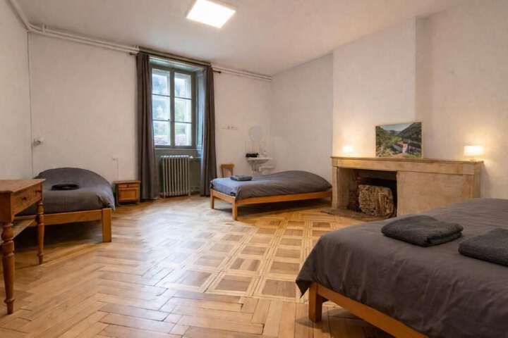 Room 2 of 113