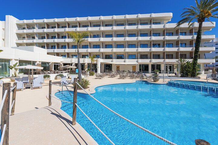 Hotel Pool