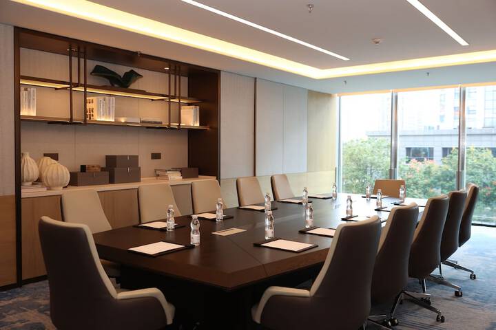 Ballroom/Hall 103 of 132