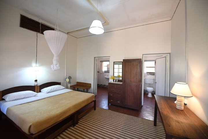 Room 6 of 25
