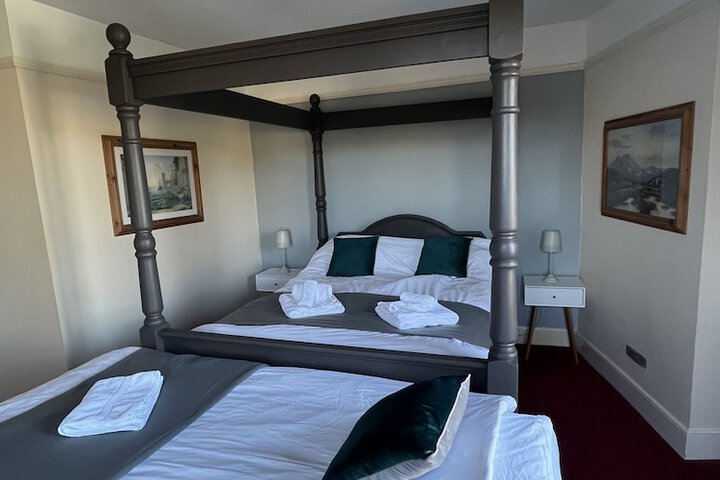 Room 27 of 37