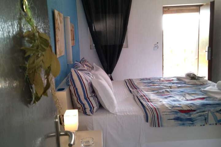 Room 5 of 16