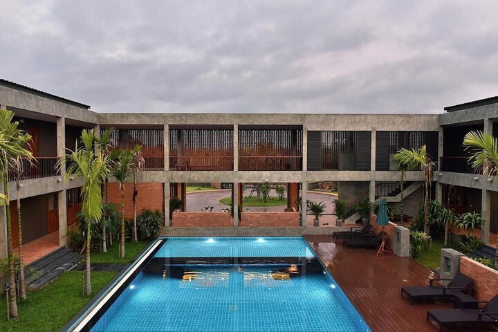 Pool 21 of 38