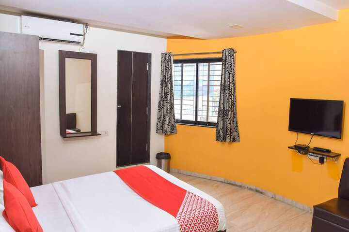 Room 11 of 24