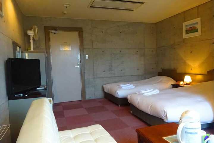 Room 6 of 50