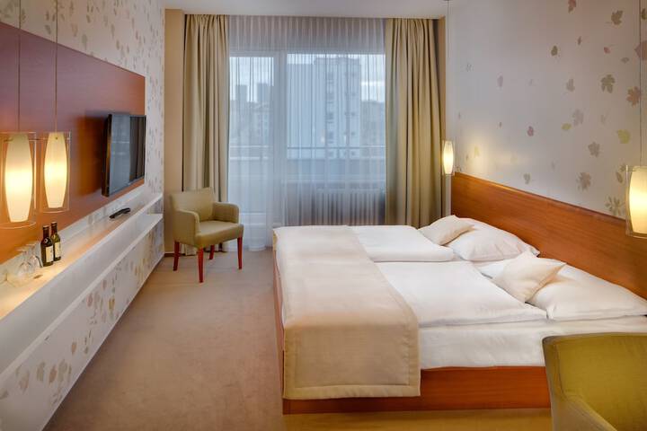 Room 6 of 79