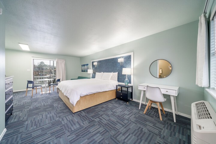 Studio Suite 1 King Bed with Sofa Bed Resort View (32 of 40)