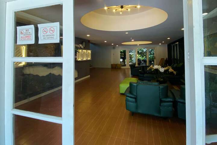 Hotel Interior 4 of 38