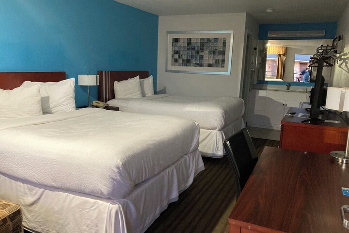 Room 4 of 10