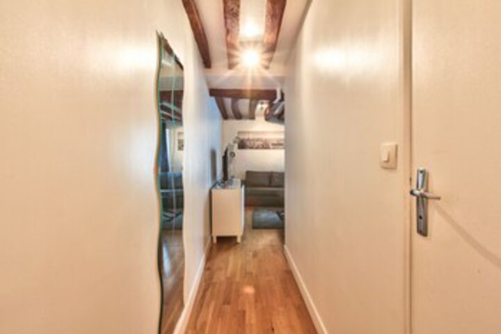 Room 9 of 14