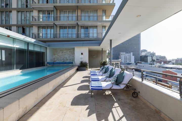 Hotel Pool