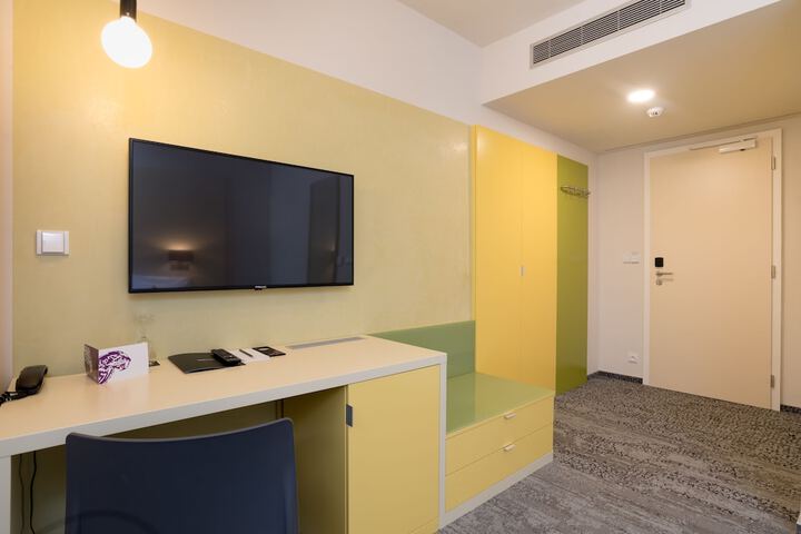 Room 18 of 47