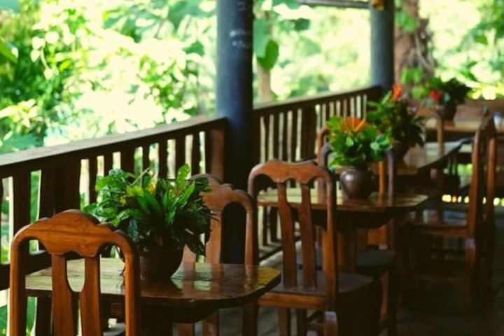 Dining 48 of 65