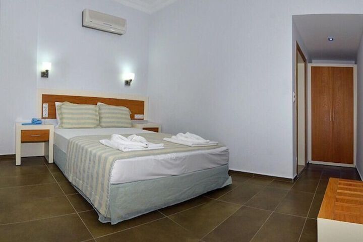 Room 6 of 38