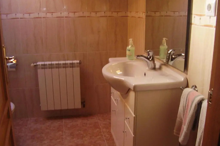 Room 5 of 6